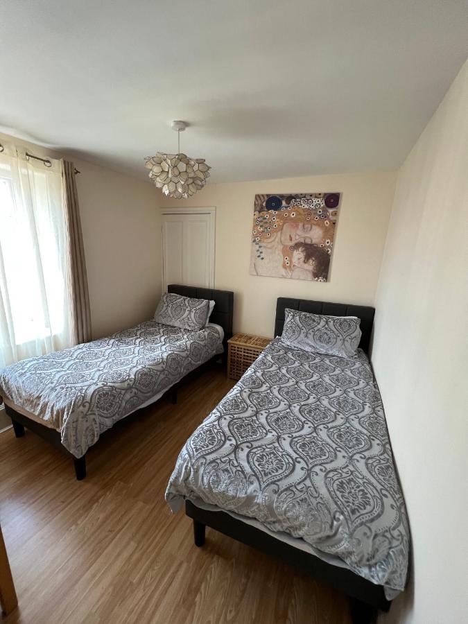 Stay In Yeovil Town Centre, Large 2 Bd Apt With Parking, Sleeps 4 Bagian luar foto