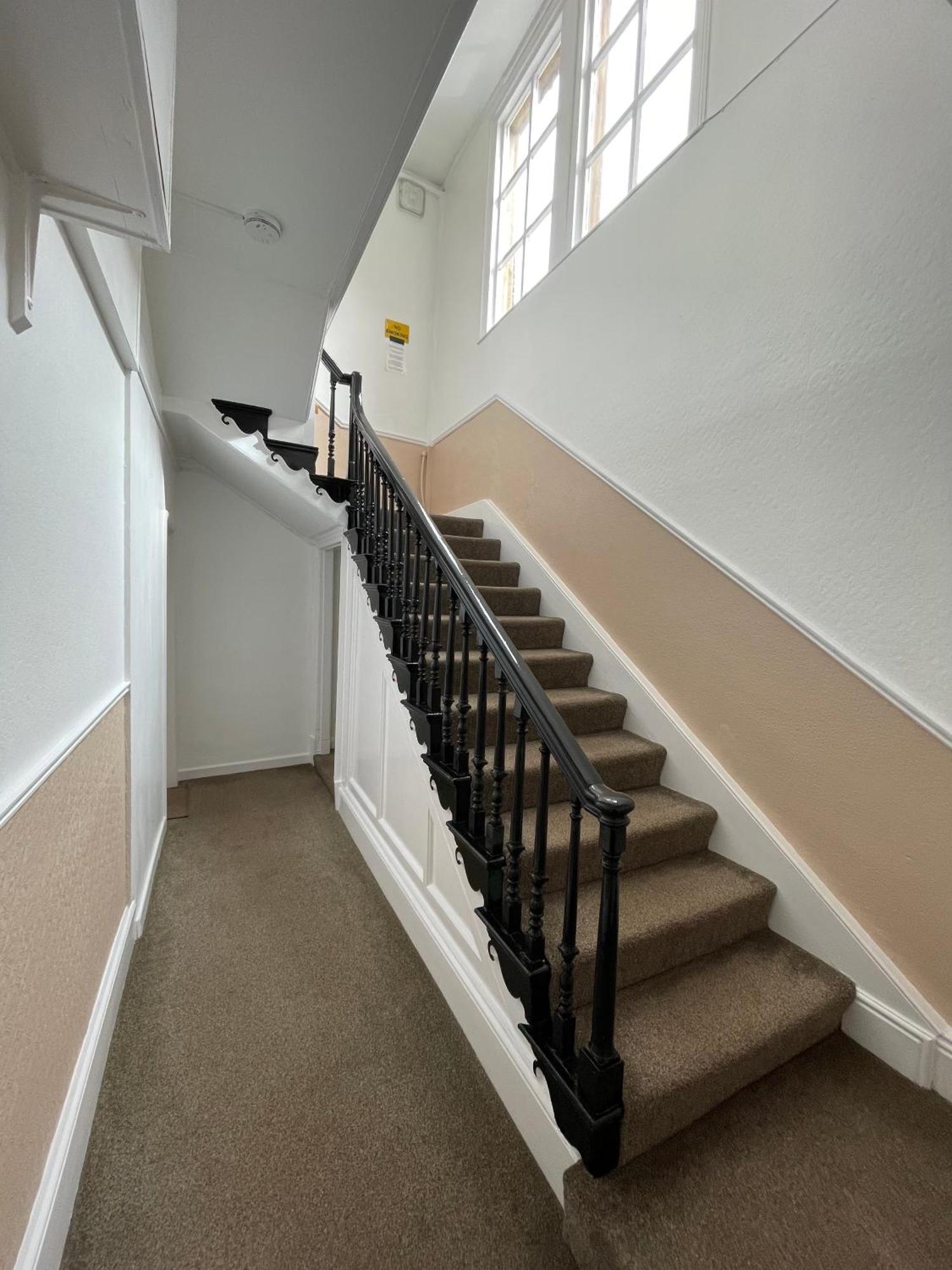 Stay In Yeovil Town Centre, Large 2 Bd Apt With Parking, Sleeps 4 Bagian luar foto